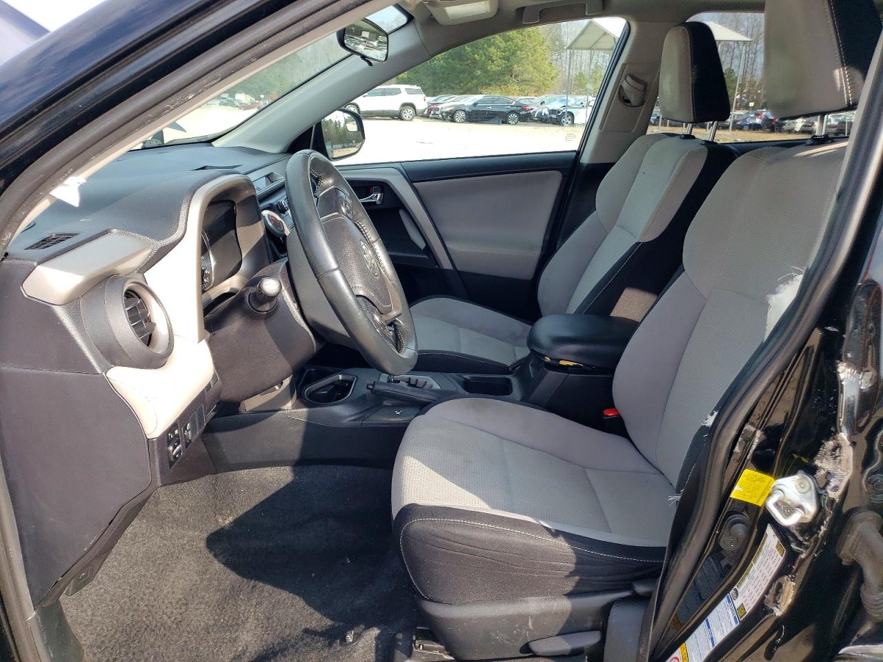 2016 TOYOTA RAV4 XLE photo 7
