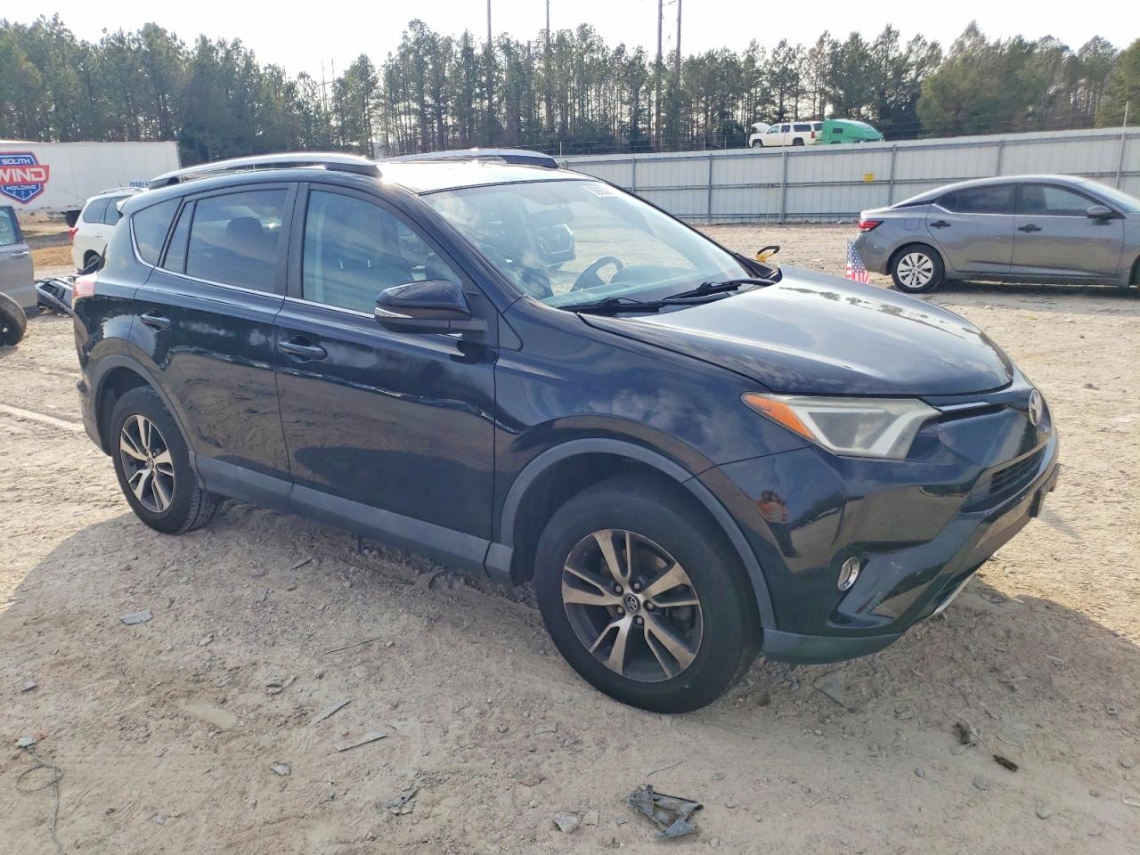 2016 TOYOTA RAV4 XLE photo 4