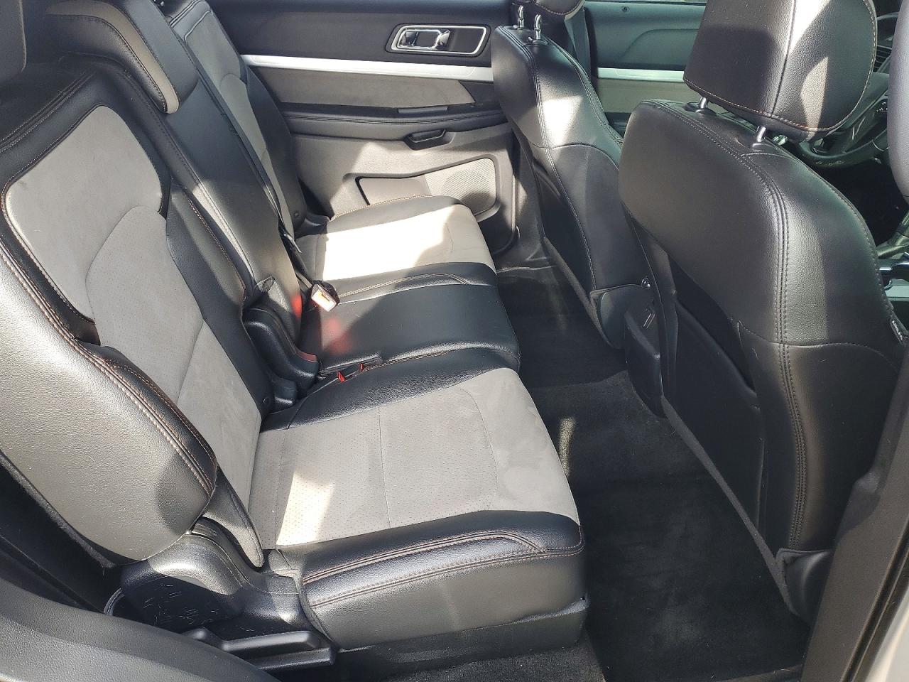 2017 FORD EXPLORER XLT photo 11