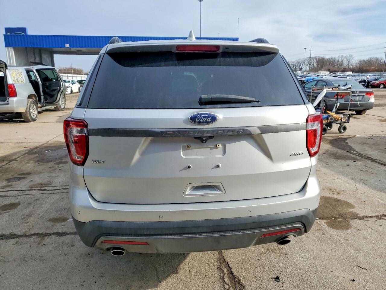 2017 FORD EXPLORER XLT photo 6