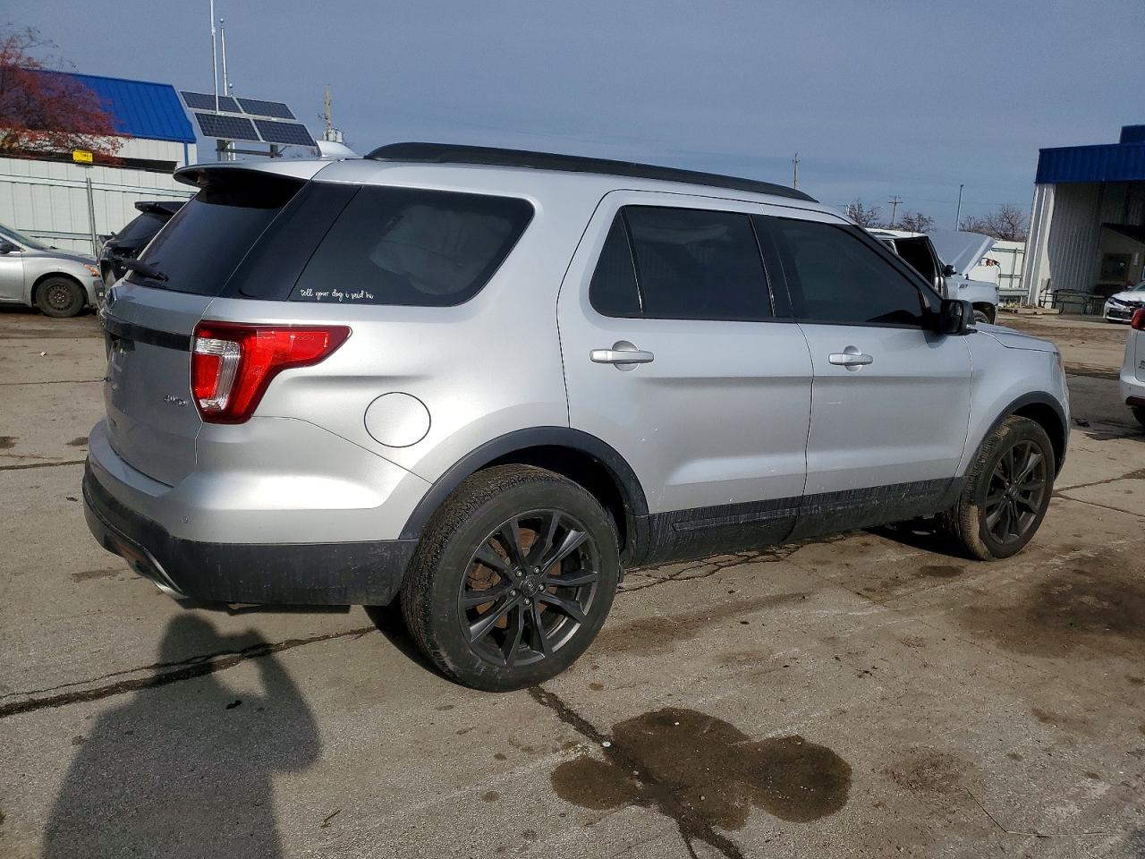 2017 FORD EXPLORER XLT photo 3