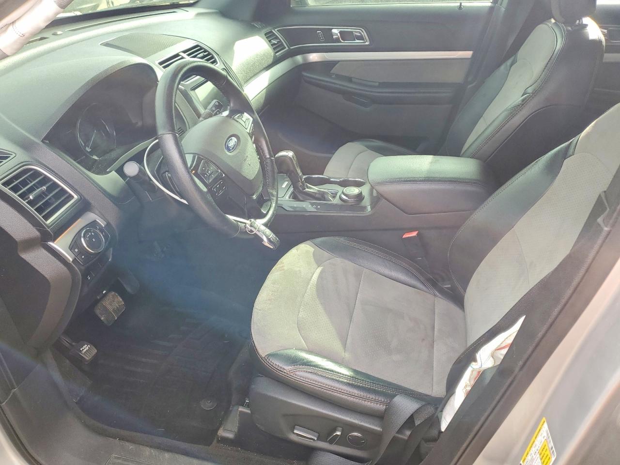 2017 FORD EXPLORER XLT photo 7