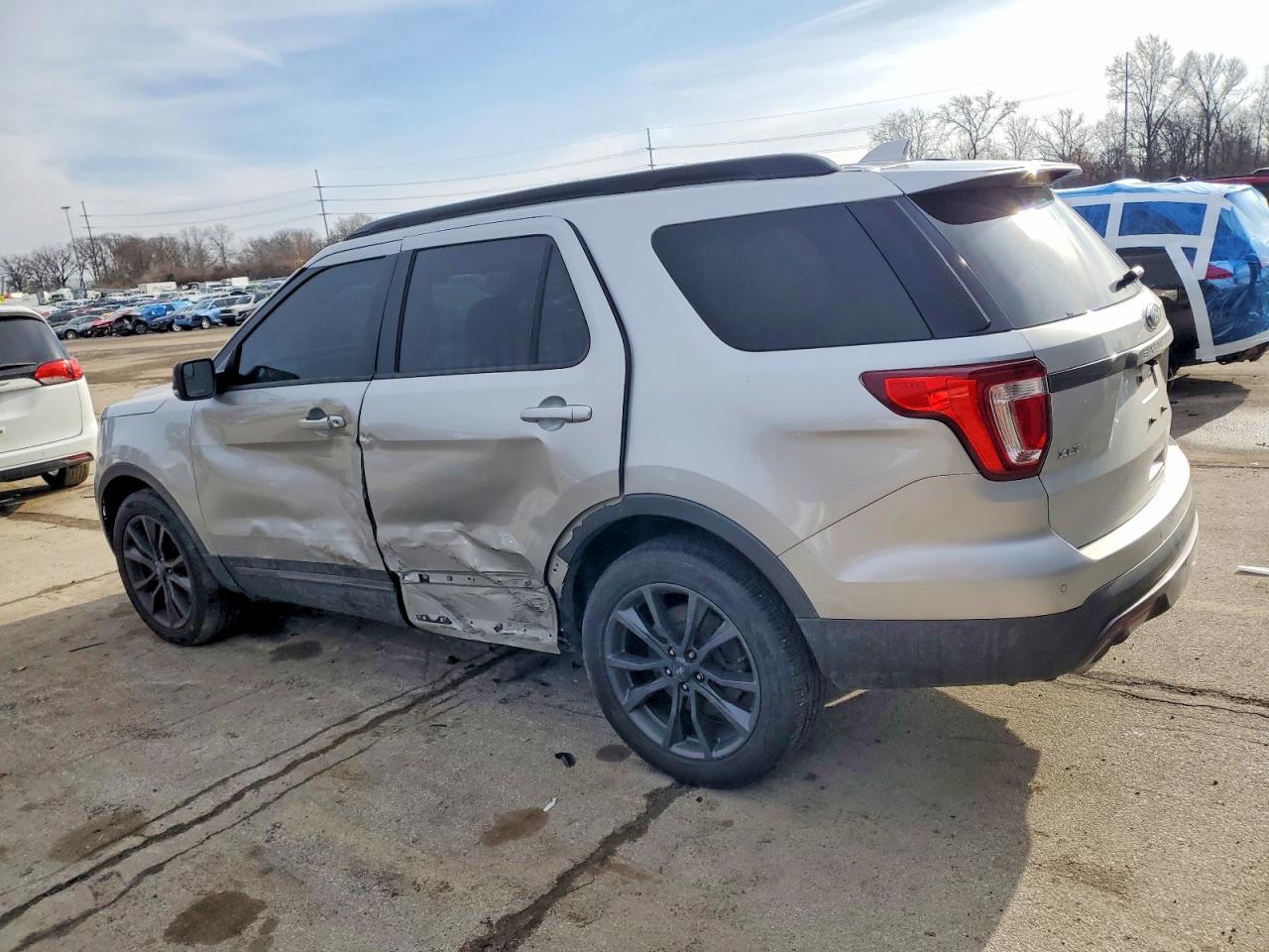 2017 FORD EXPLORER XLT photo 2