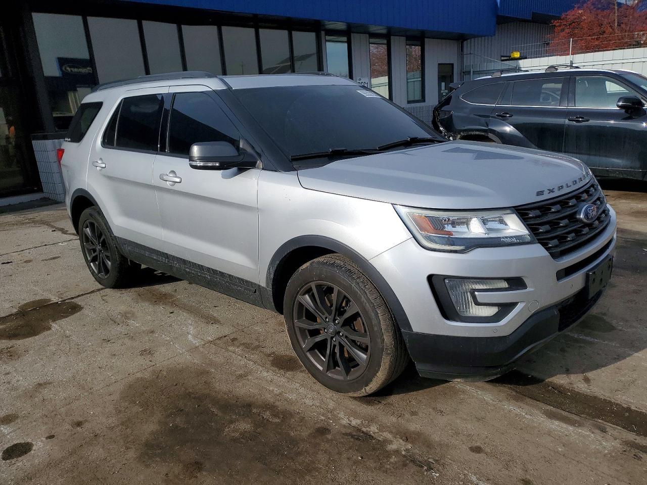 2017 FORD EXPLORER XLT photo 4