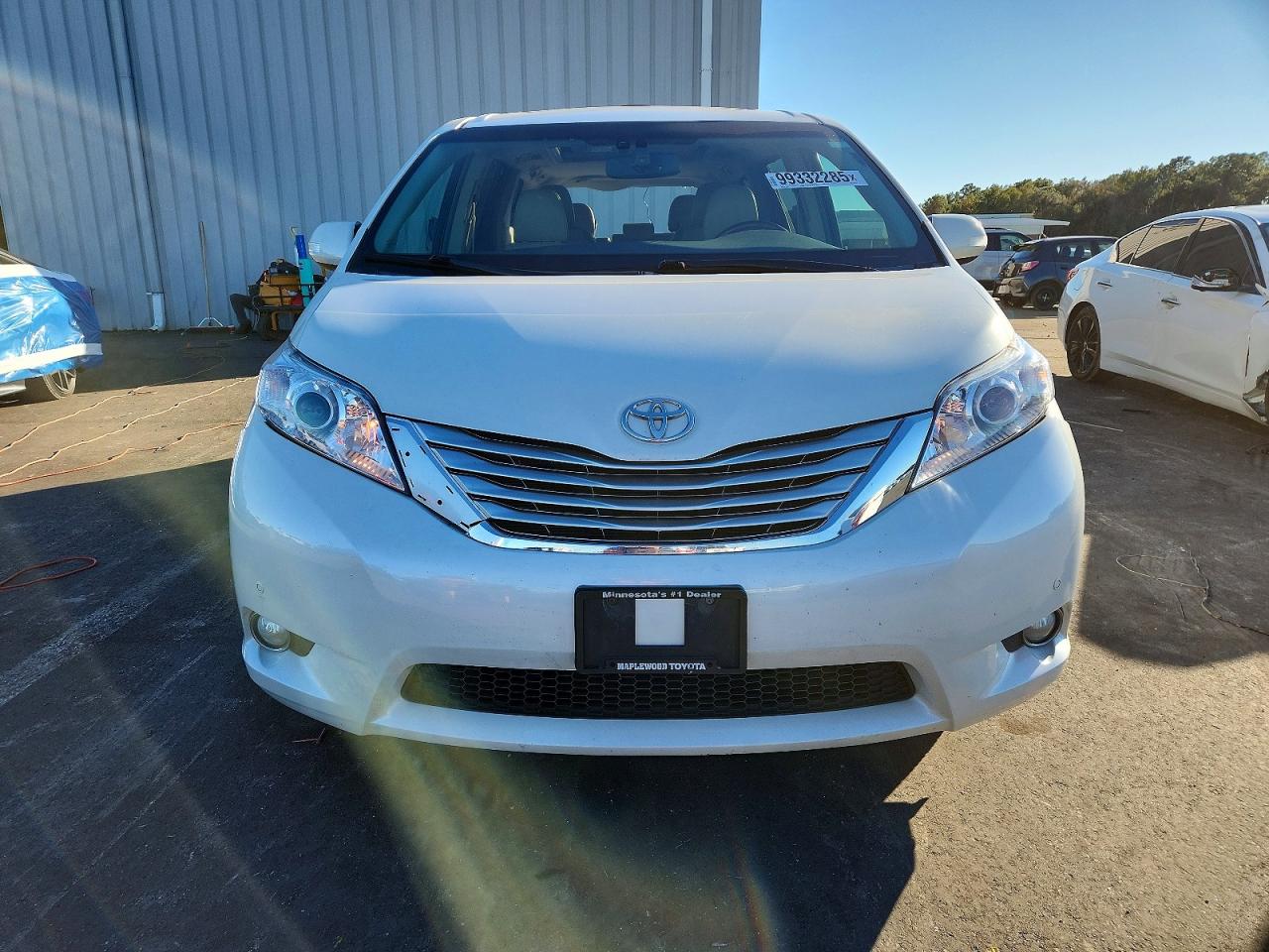 2014 TOYOTA SIENNA XLE photo 5