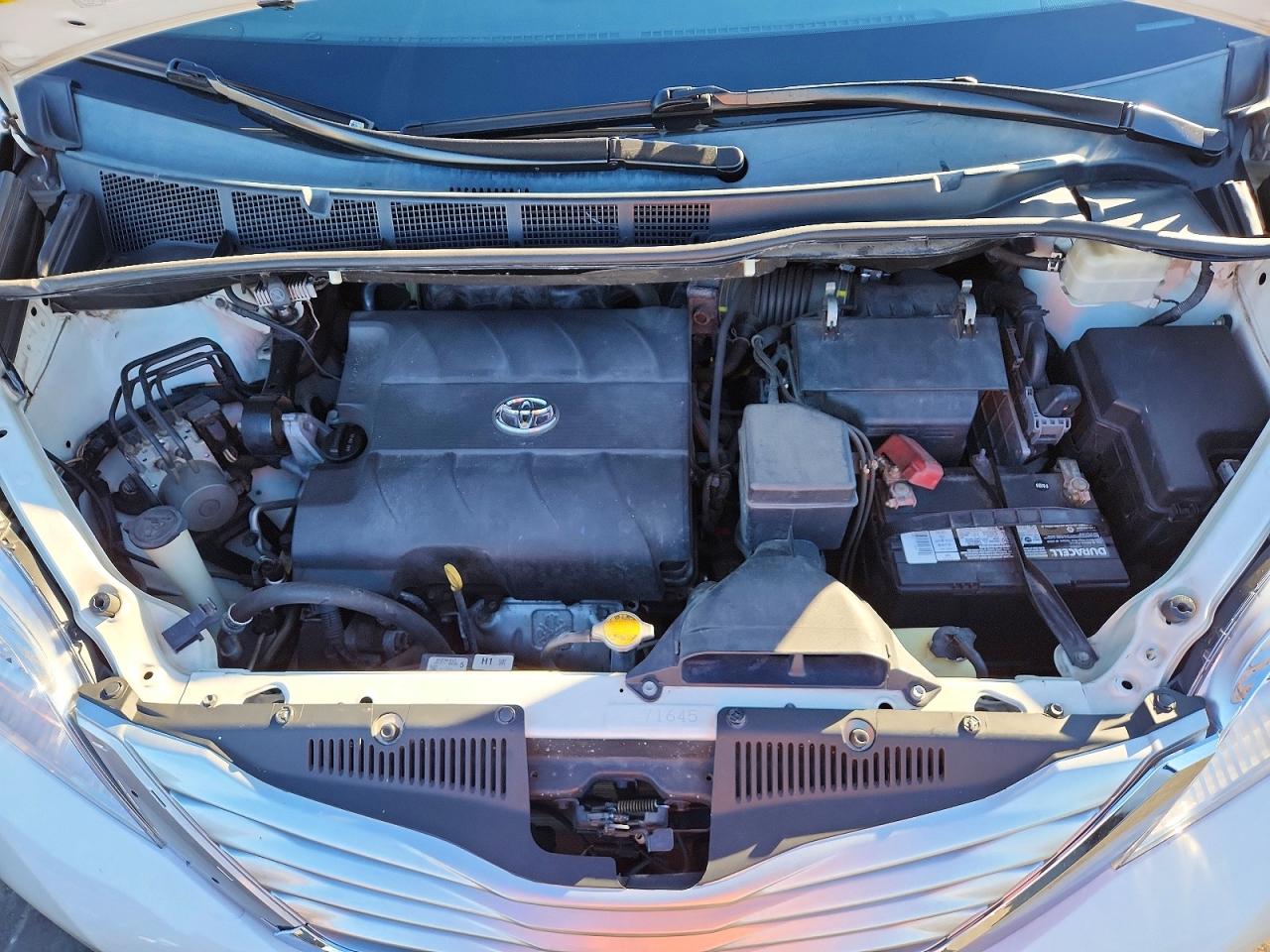 2014 TOYOTA SIENNA XLE photo 12