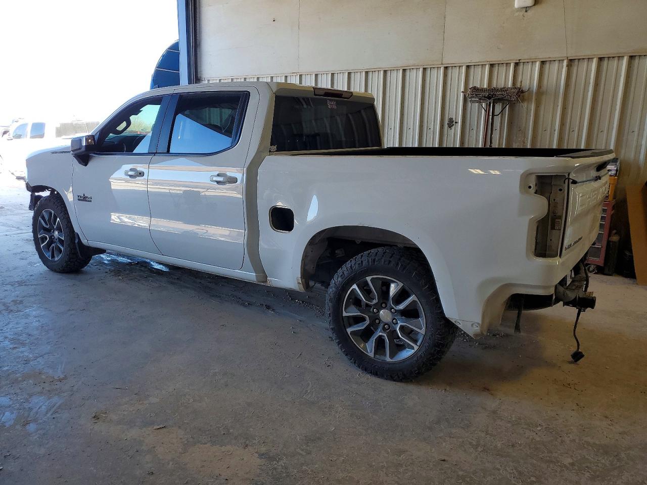 2023 CHEVROLET SILVERADO C1500 LT photo 2