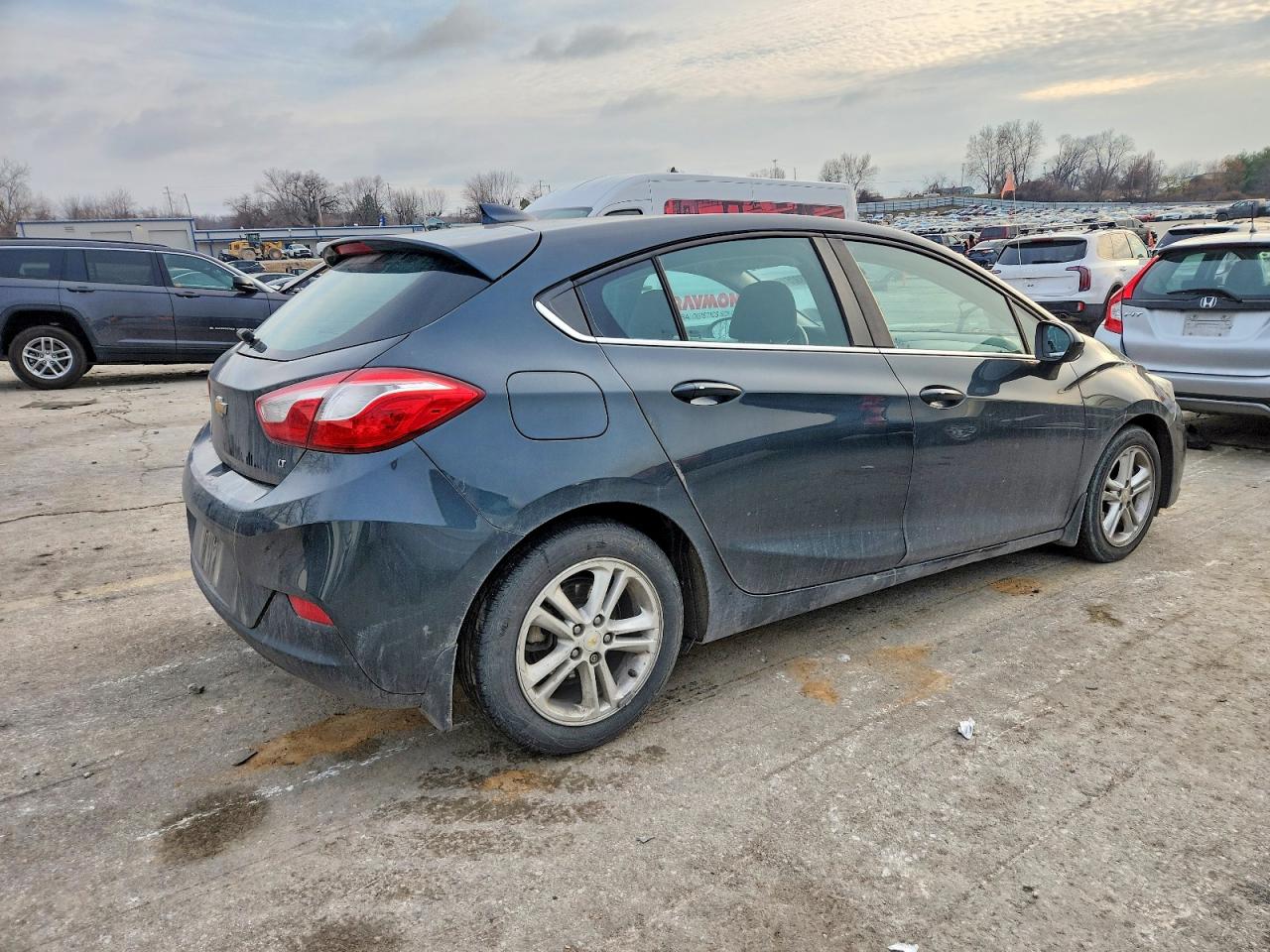 2017 CHEVROLET CRUZE LT photo 3