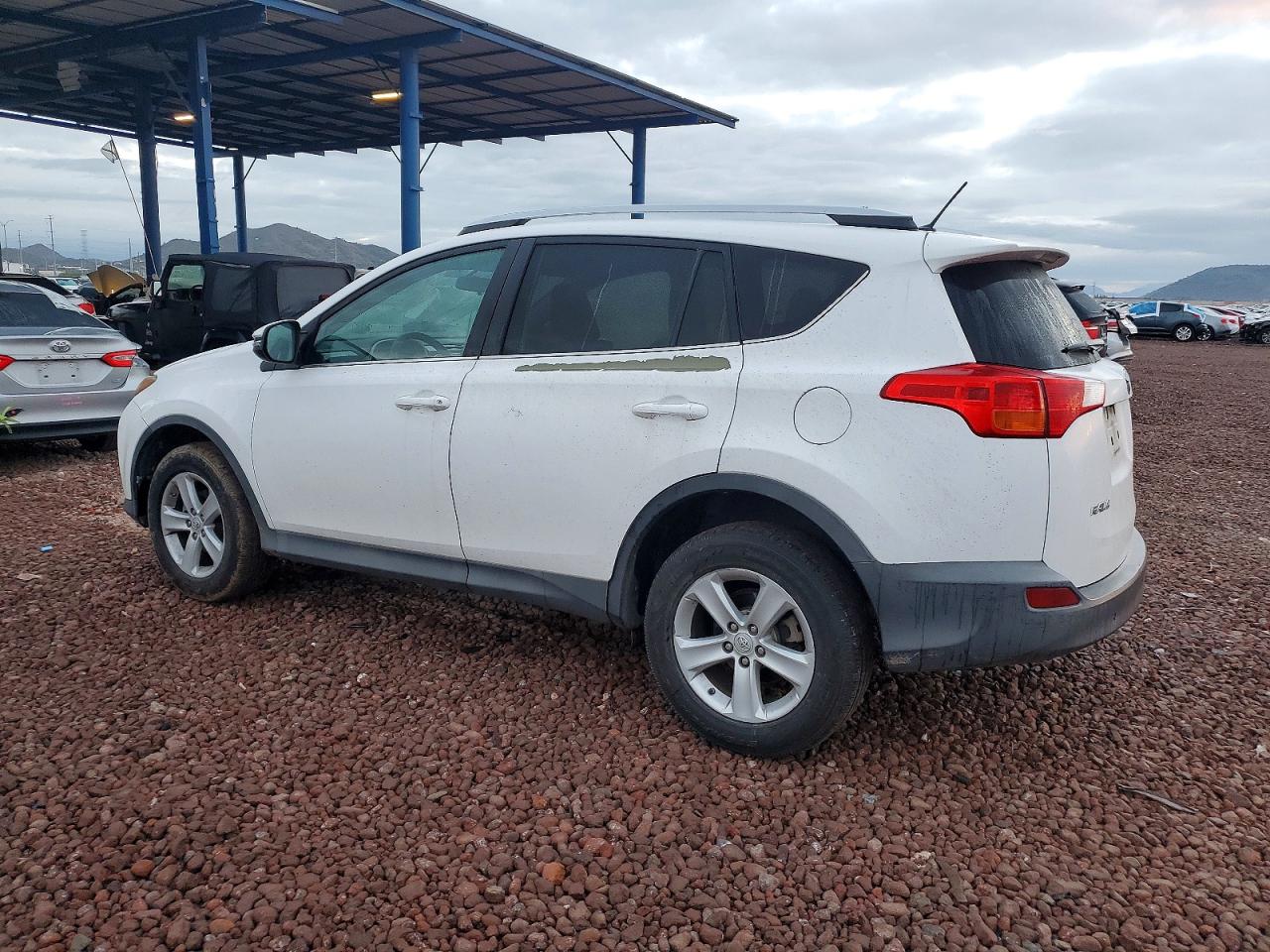 2013 TOYOTA RAV4 XLE photo 3