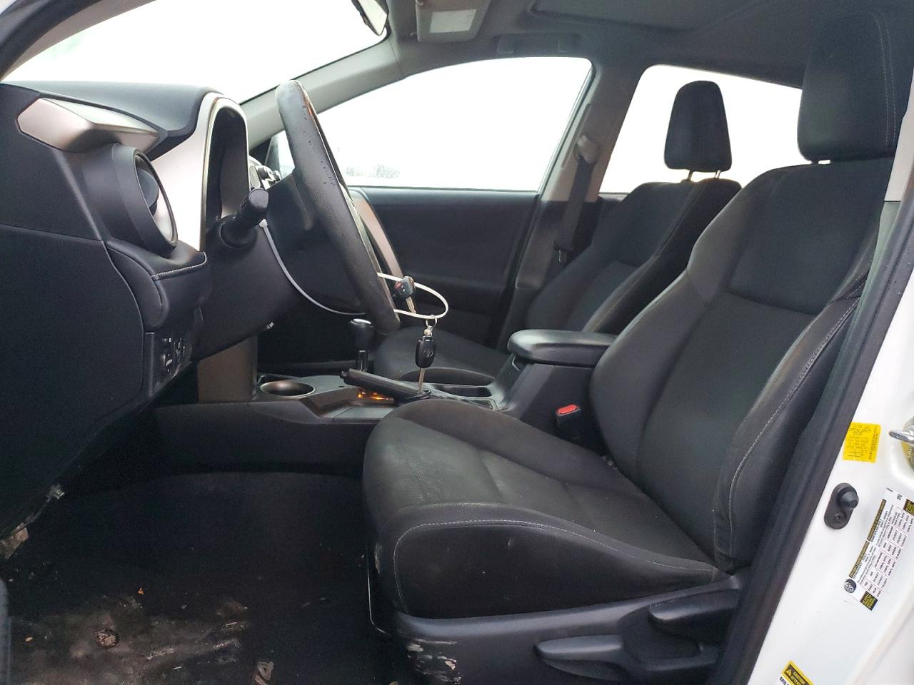 2013 TOYOTA RAV4 XLE photo 13