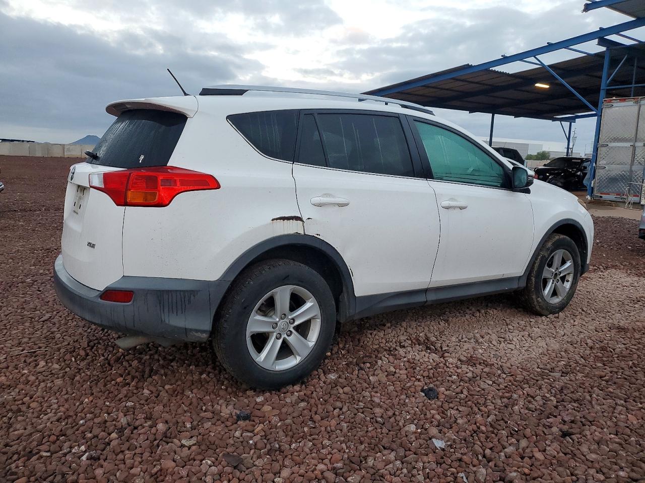 2013 TOYOTA RAV4 XLE photo 5