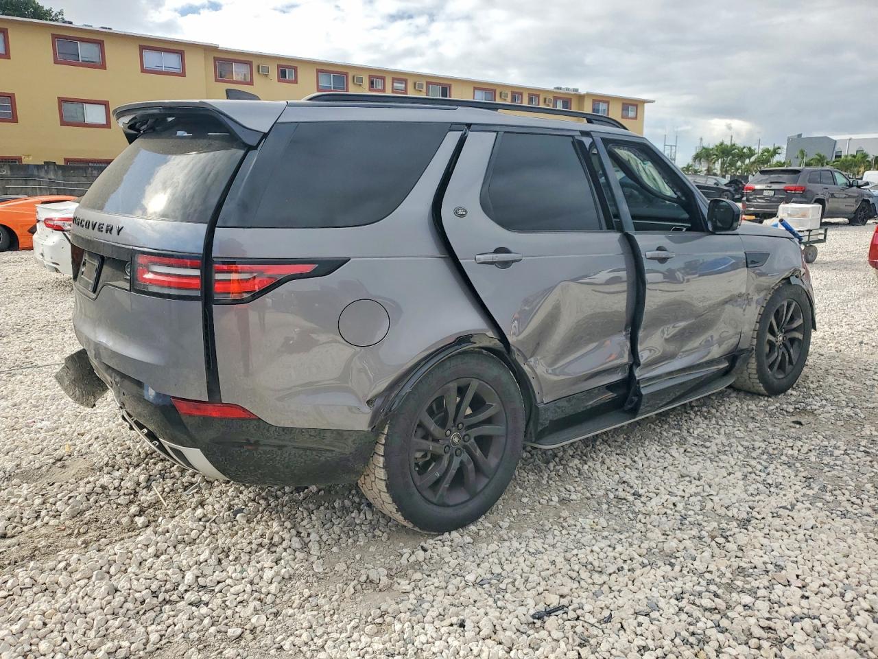 2020 LAND ROVER DISCOVERY LANDMARK photo 3
