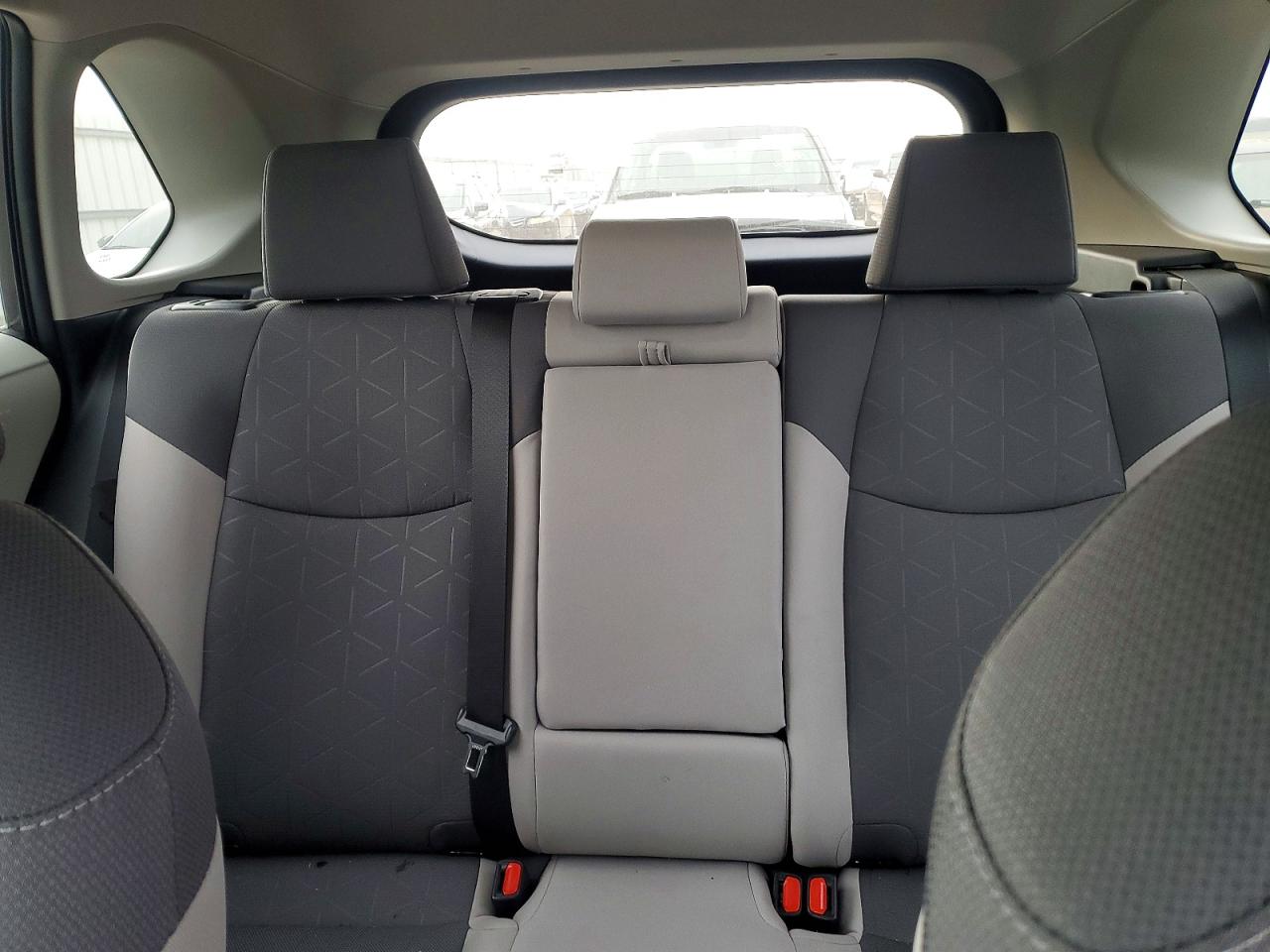 2025 TOYOTA RAV4 XLE photo 10