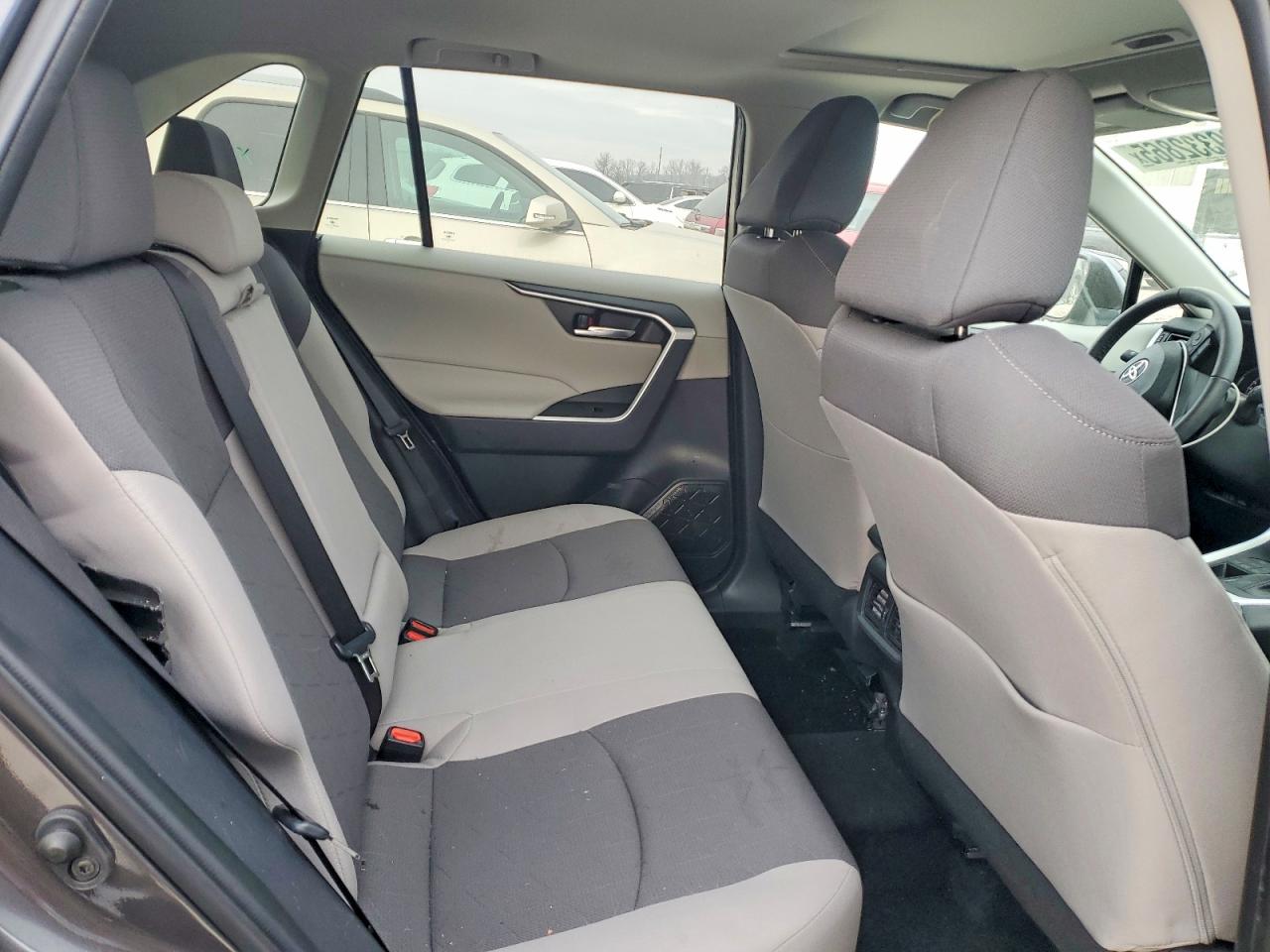 2025 TOYOTA RAV4 XLE photo 11