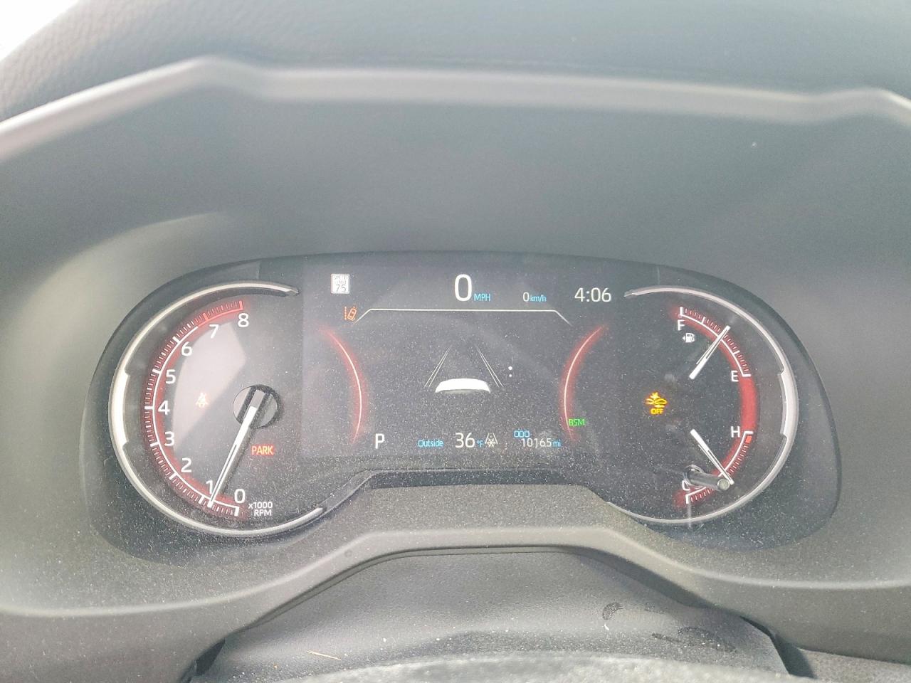 2025 TOYOTA RAV4 XLE photo 9