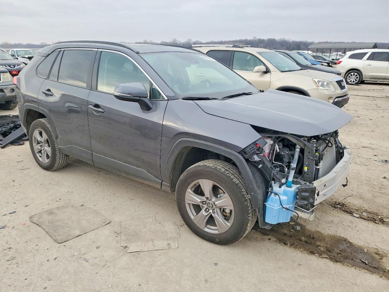 2025 TOYOTA RAV4 XLE photo 4