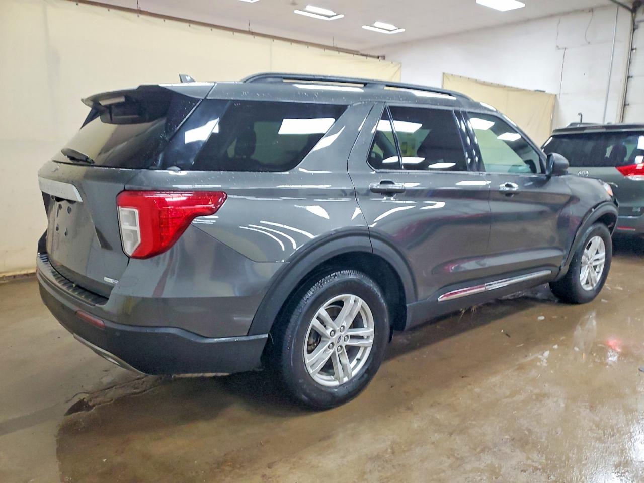 2020 FORD EXPLORER XLT photo 3