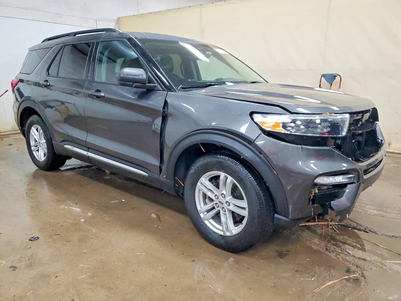2020 FORD EXPLORER XLT photo 4