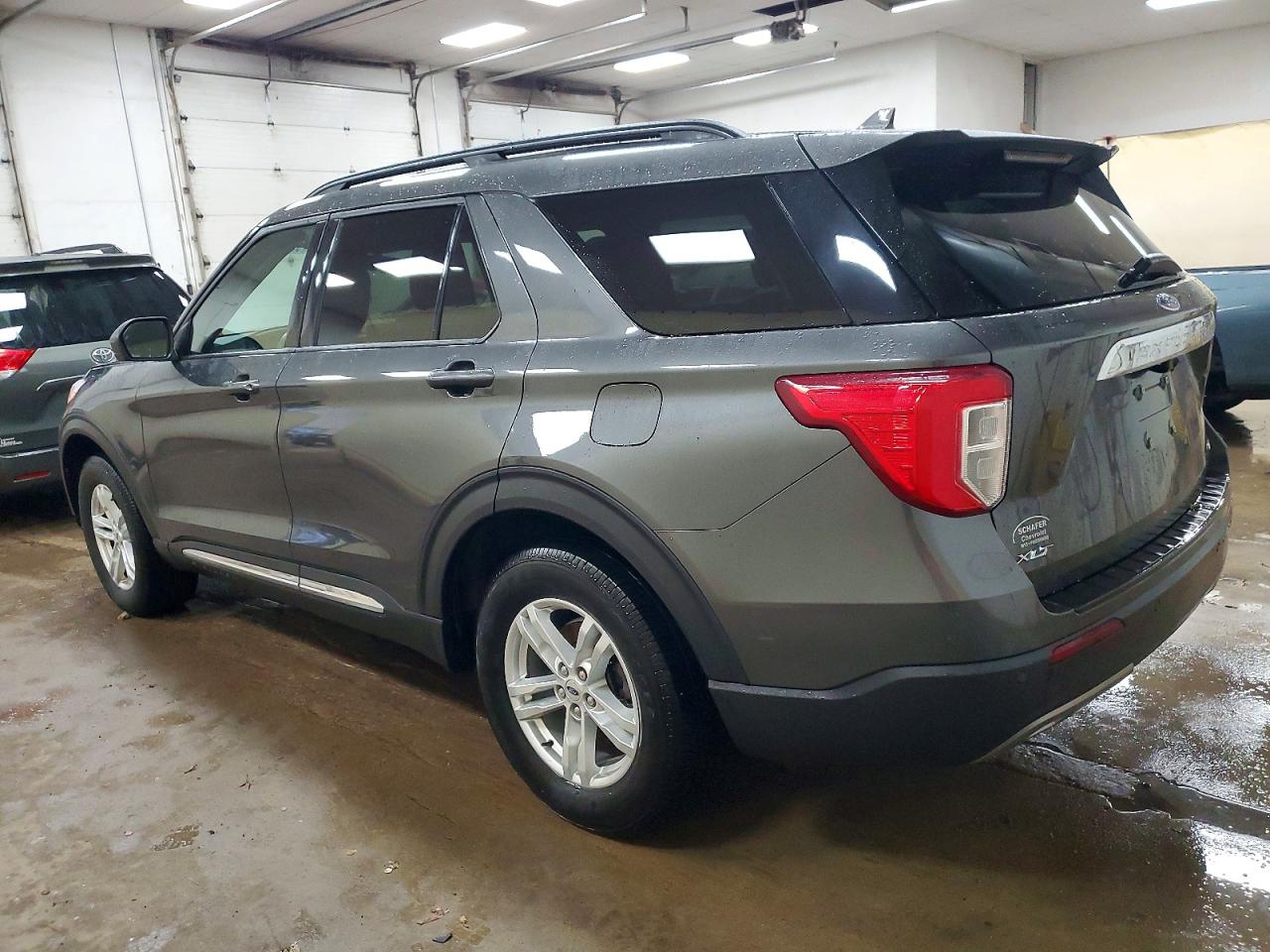 2020 FORD EXPLORER XLT photo 2