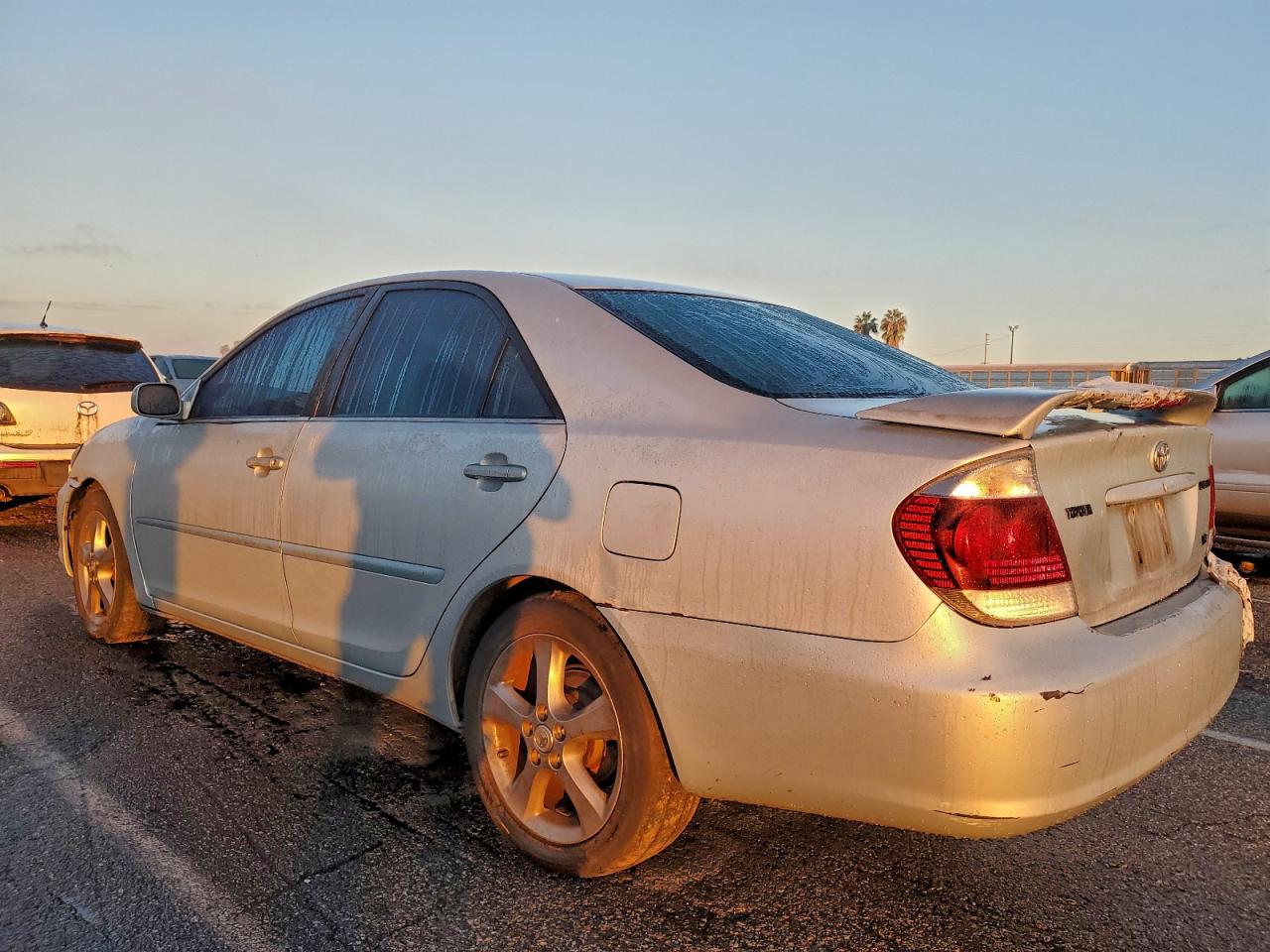 2006 TOYOTA CAMRY SE photo 2