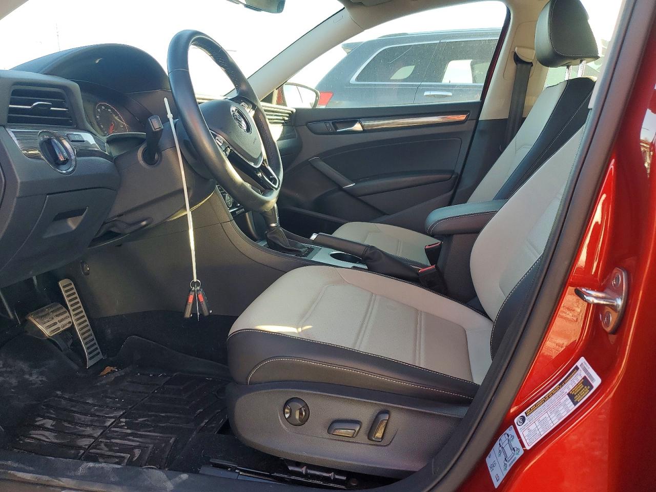 2020 VOLKSWAGEN PASSAT R-LINE photo 13