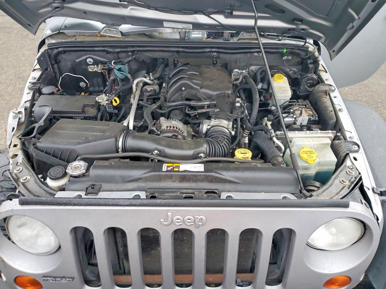 2013 JEEP WRANGLER UNLIMITED SPORT photo 11