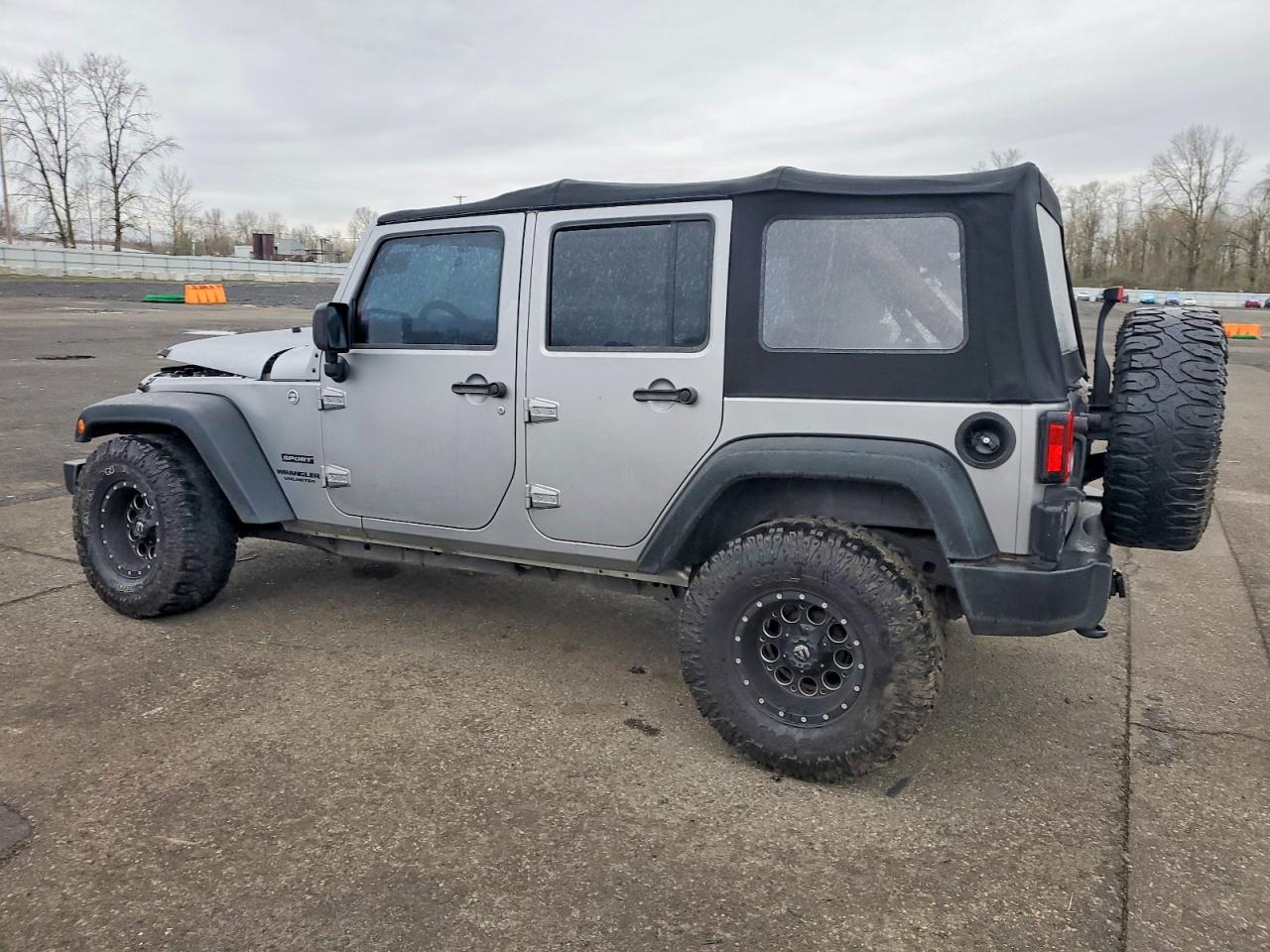 2013 JEEP WRANGLER UNLIMITED SPORT photo 2