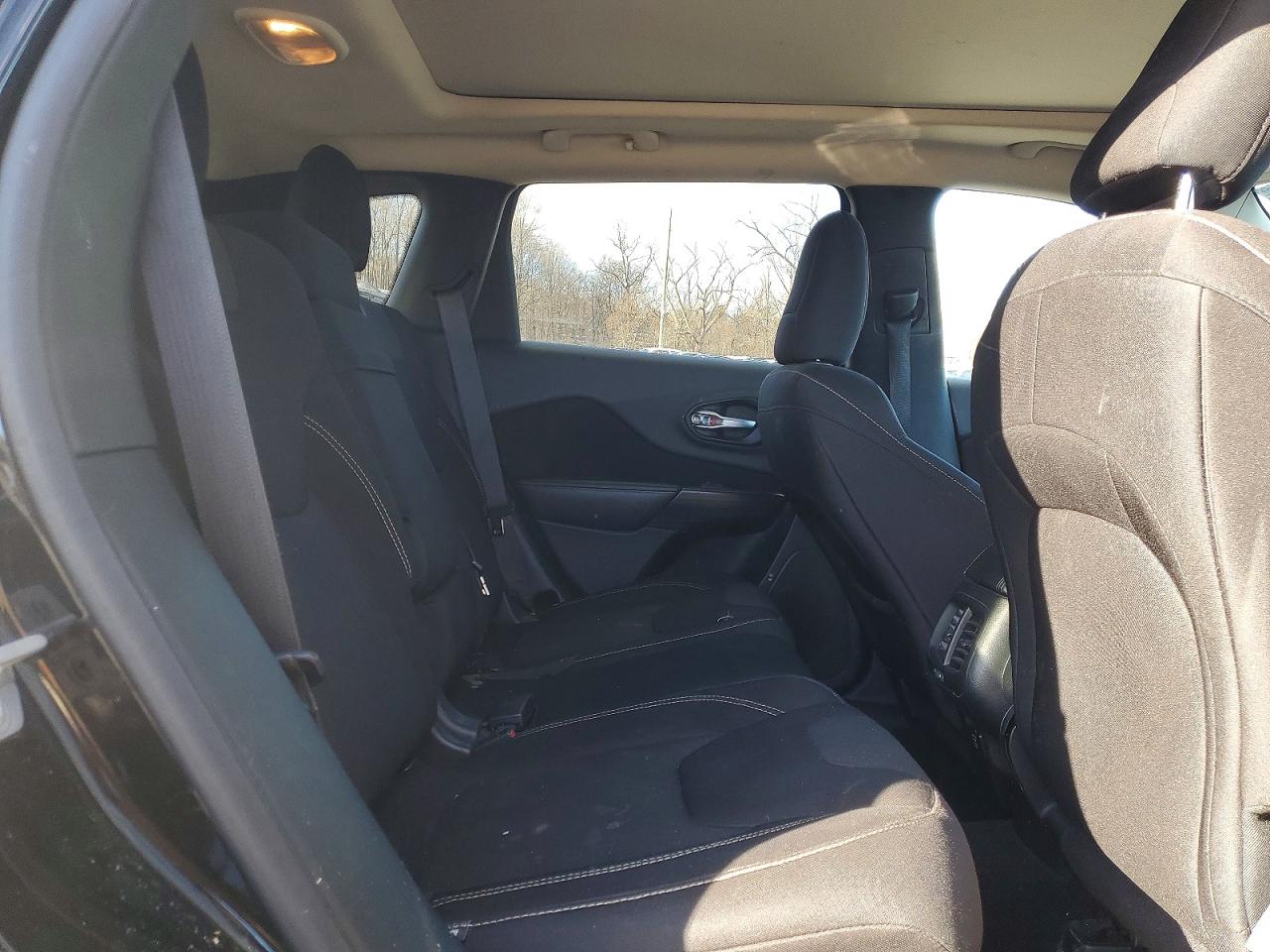 2015 JEEP CHEROKEE LATITUDE photo 11