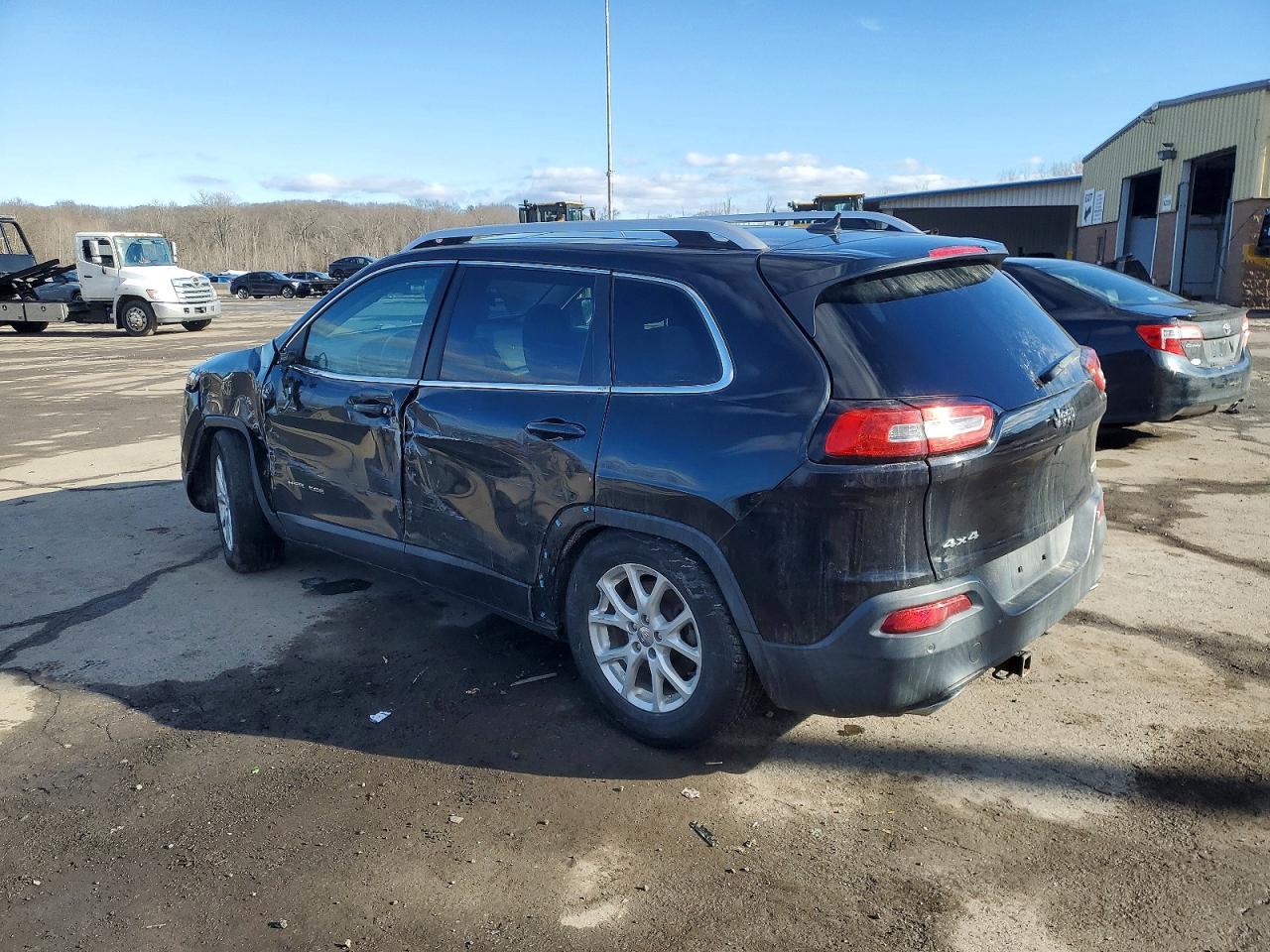 2015 JEEP CHEROKEE LATITUDE photo 2