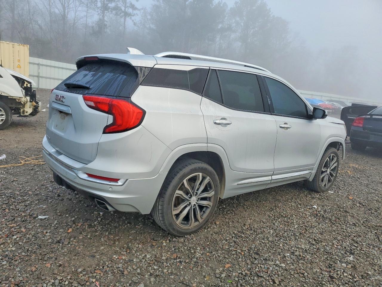 2019 GMC TERRAIN DENALI photo 3