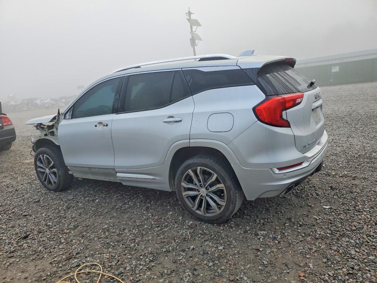 2019 GMC TERRAIN DENALI photo 2