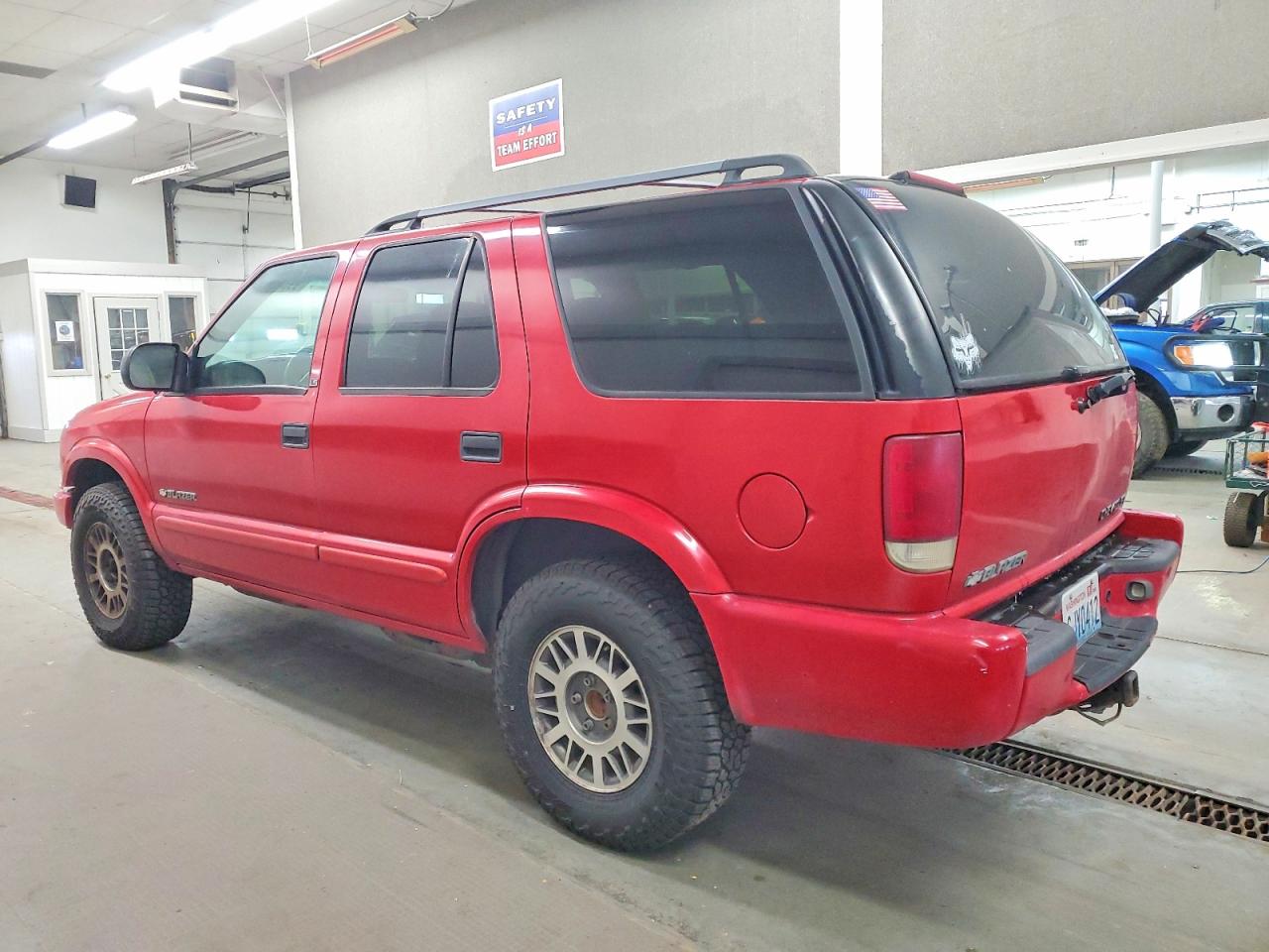 2003 CHEVROLET BLAZER photo 2