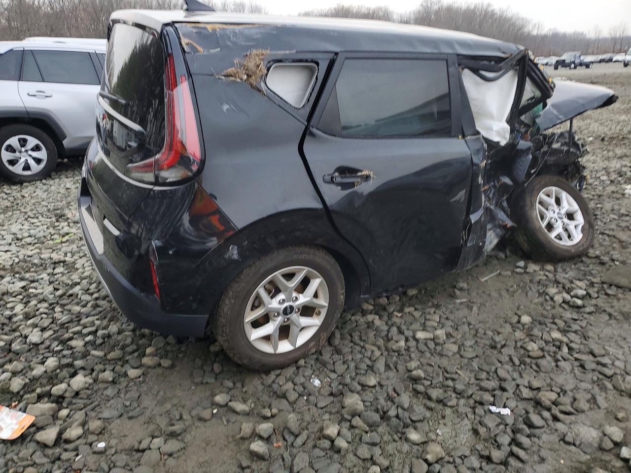 2024 KIA SOUL LX photo 3
