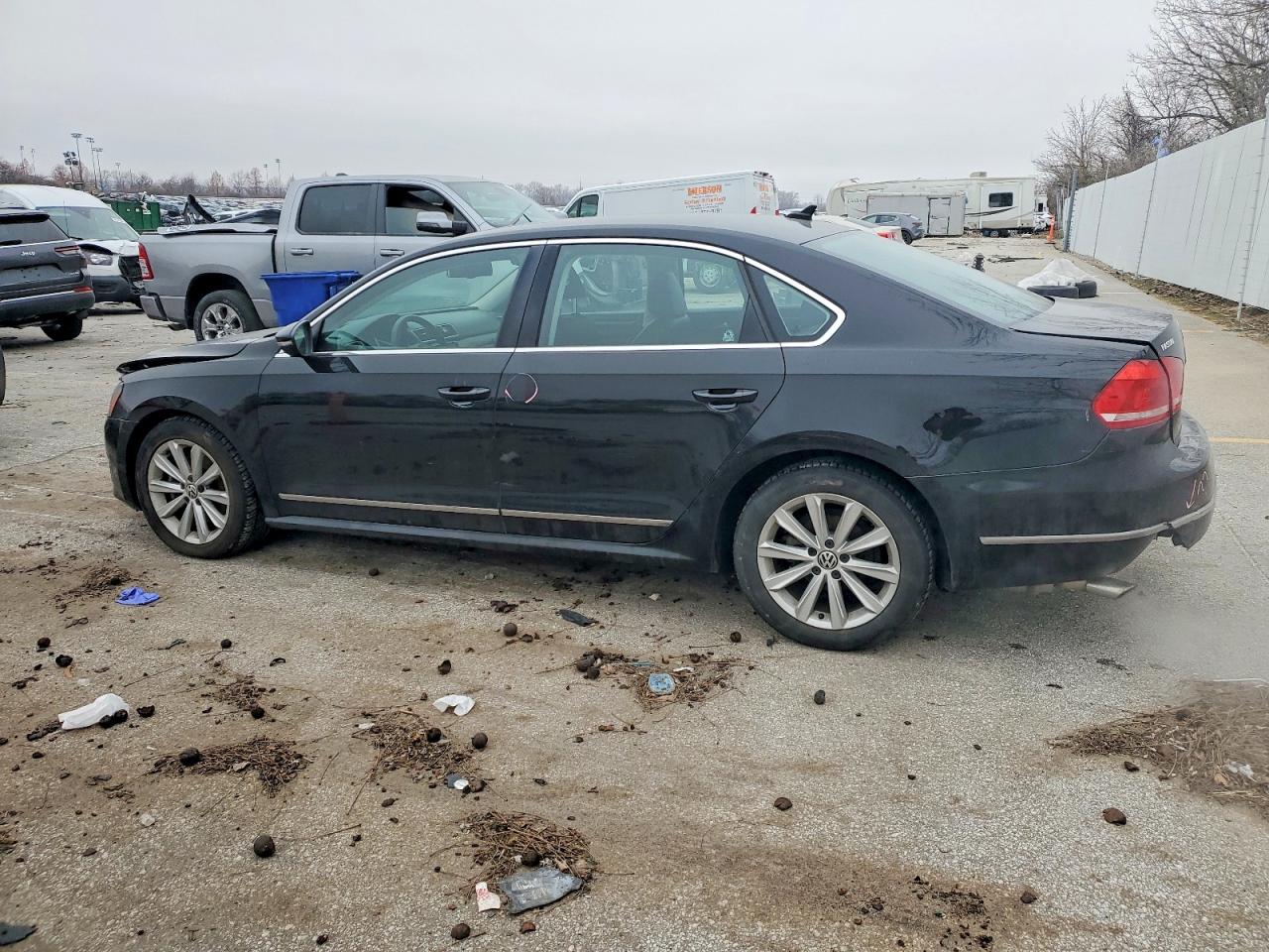 2012 VOLKSWAGEN PASSAT SEL photo 2