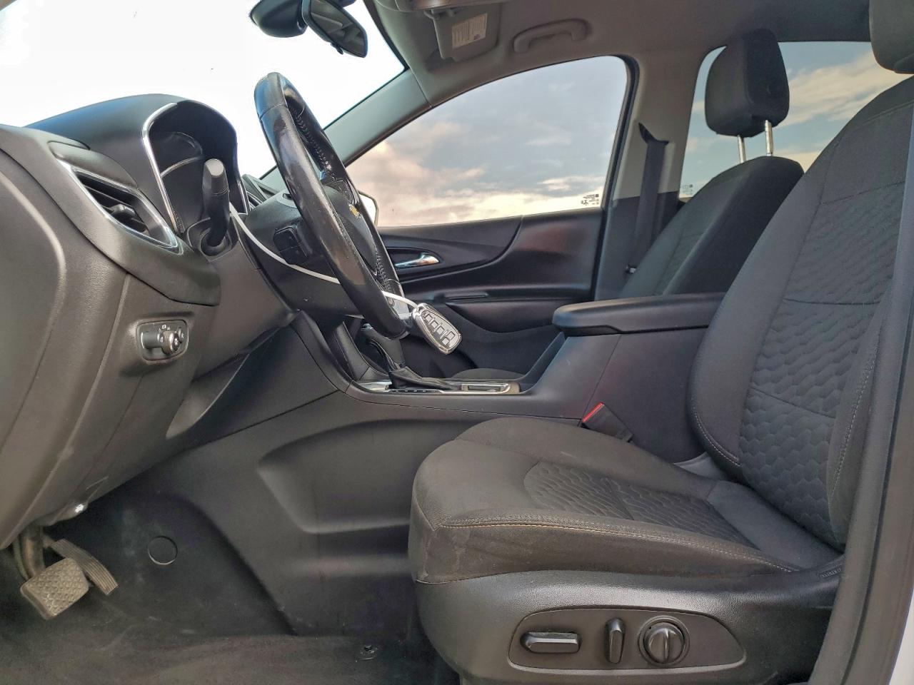 2020 CHEVROLET EQUINOX LT photo 7