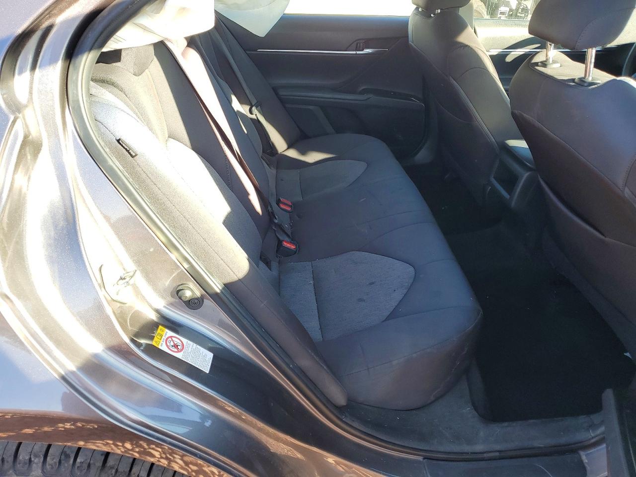 2019 TOYOTA CAMRY L photo 10