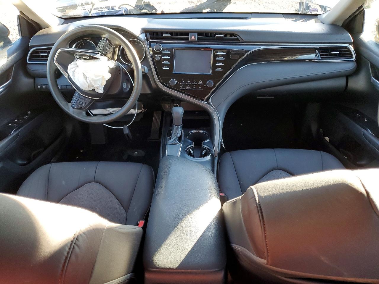 2019 TOYOTA CAMRY L photo 8