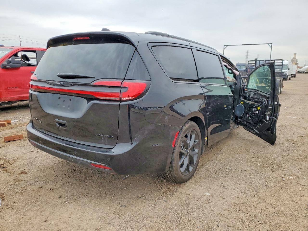 2025 CHRYSLER PACIFICA LIMITED photo 3
