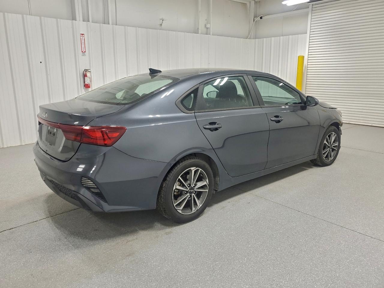2023 KIA FORTE LX photo 3