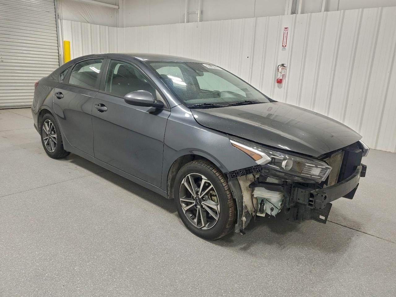 2023 KIA FORTE LX photo 4