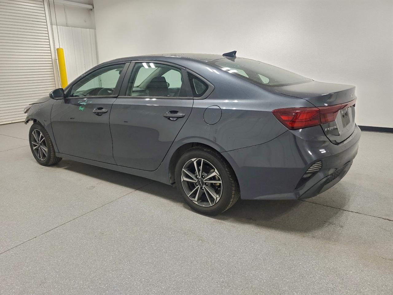 2023 KIA FORTE LX photo 2