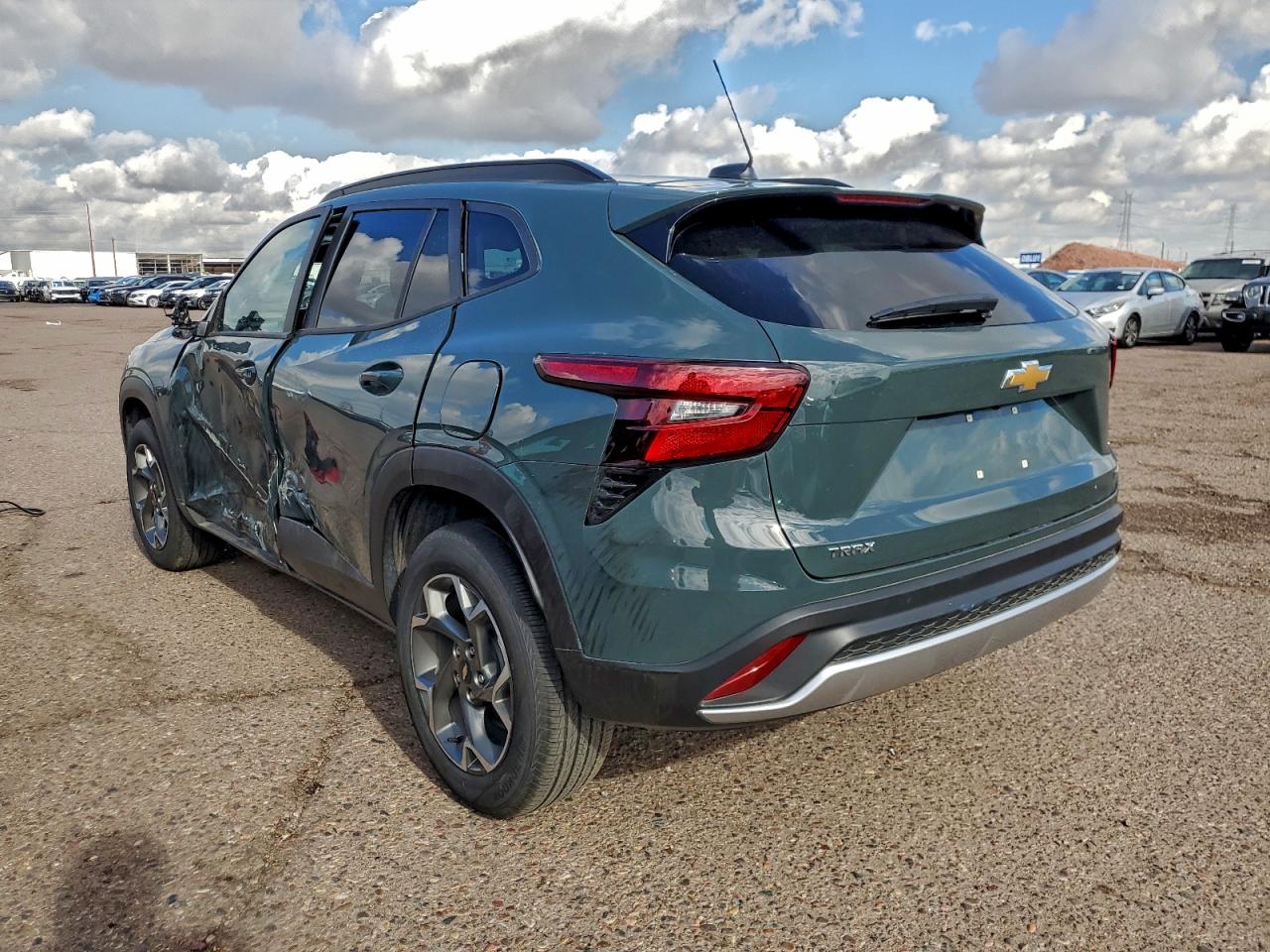 2025 CHEVROLET TRAX 1LT photo 2