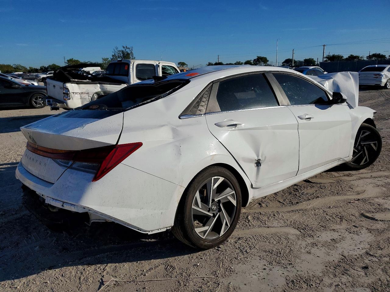 2024 HYUNDAI ELANTRA SEL photo 5