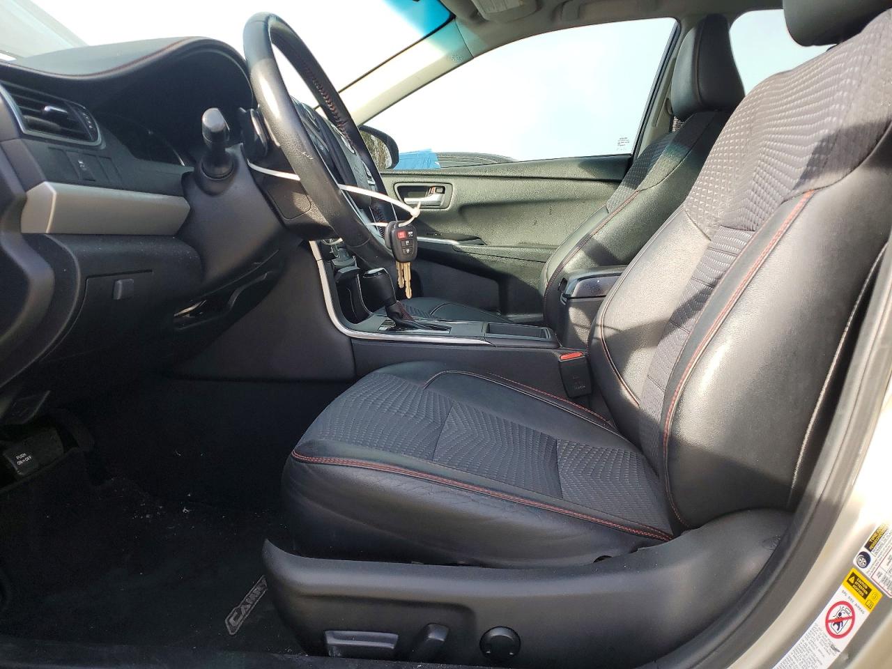 2015 TOYOTA CAMRY SE photo 13