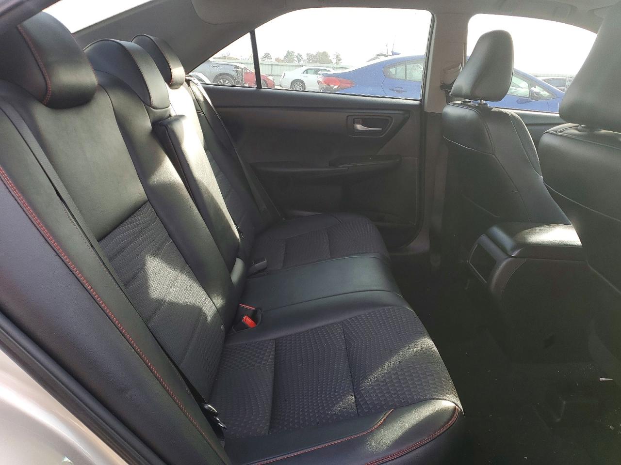 2015 TOYOTA CAMRY SE photo 19