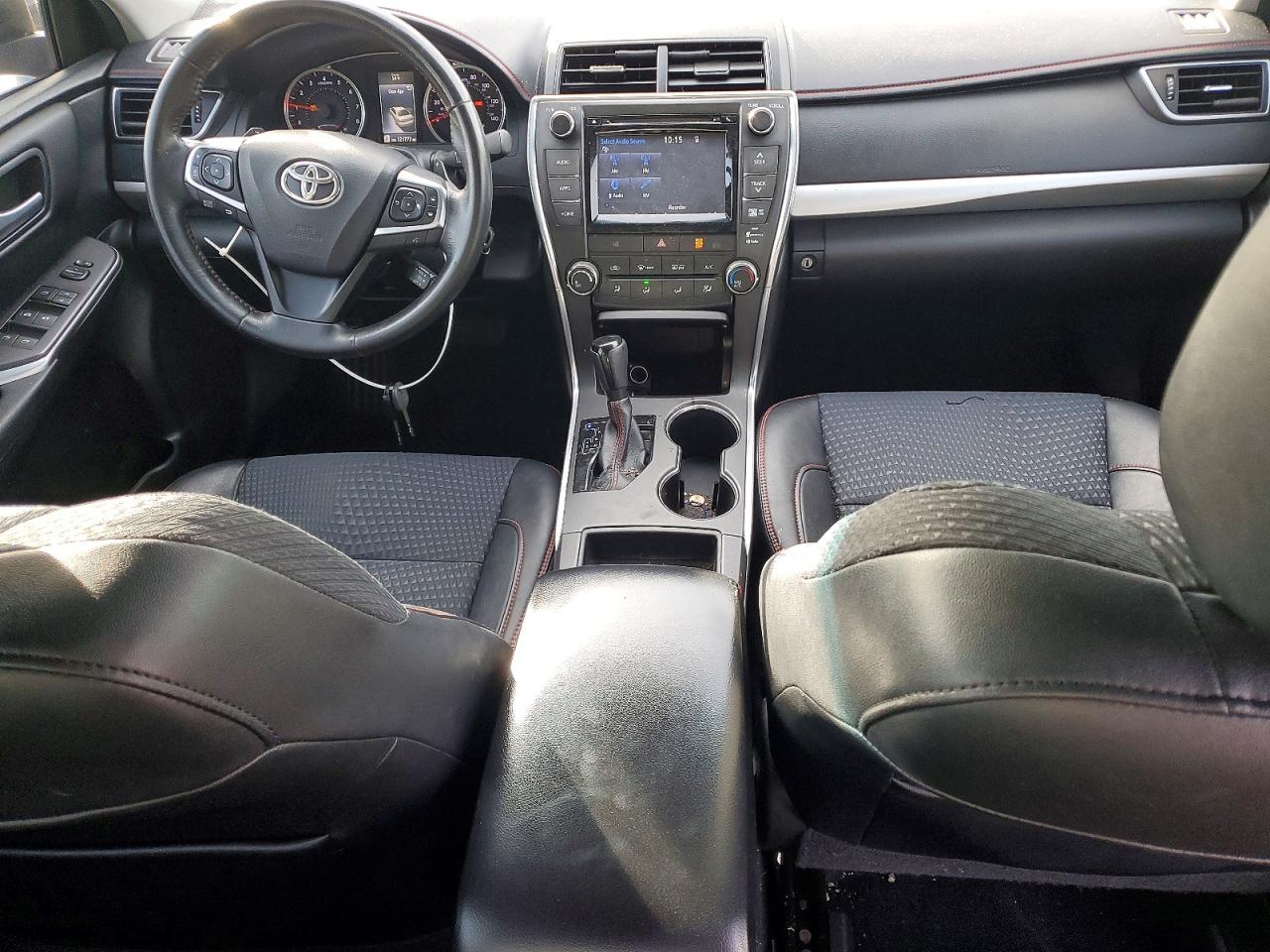 2015 TOYOTA CAMRY SE photo 15
