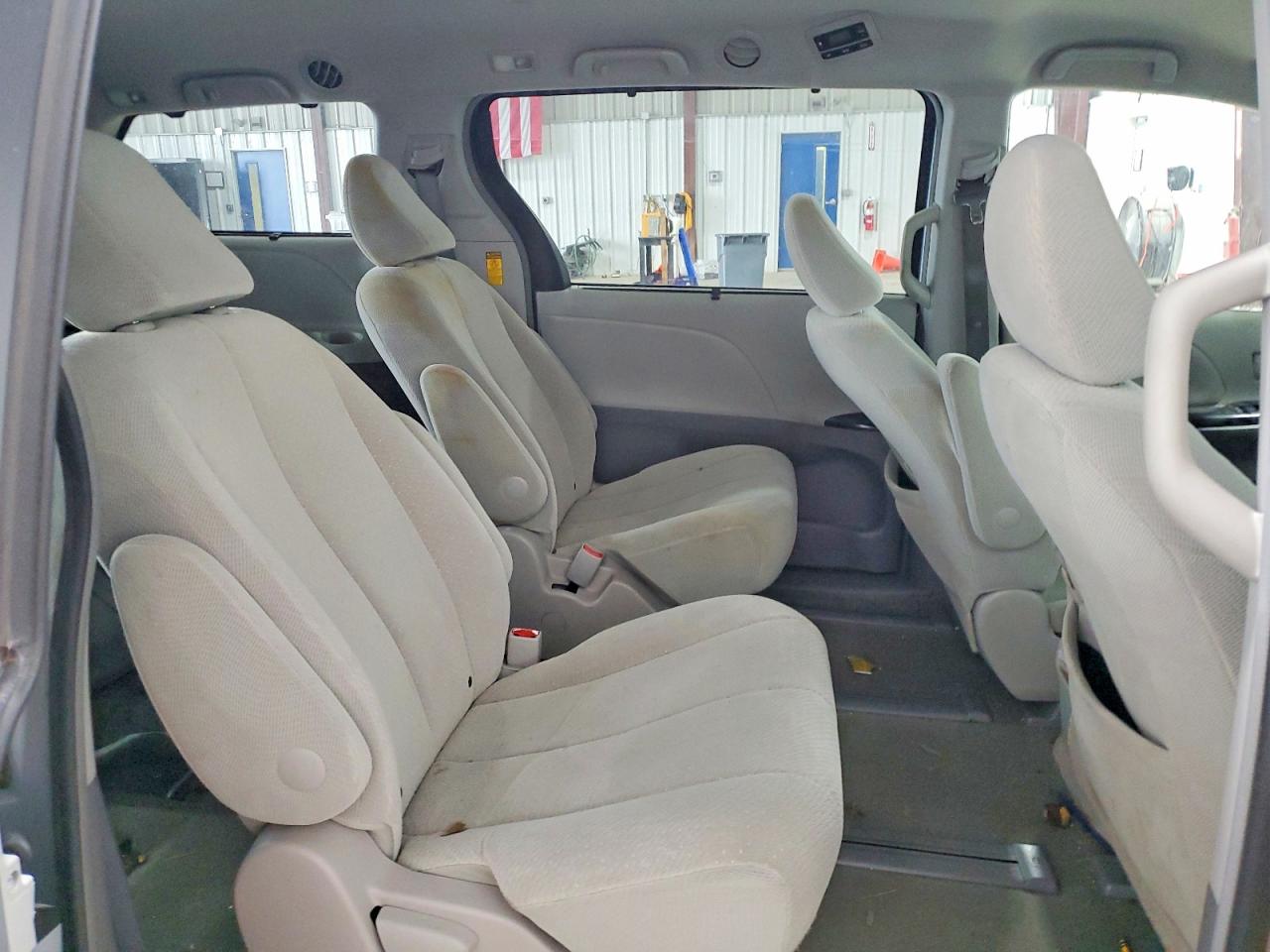 2014 TOYOTA SIENNA LE photo 11