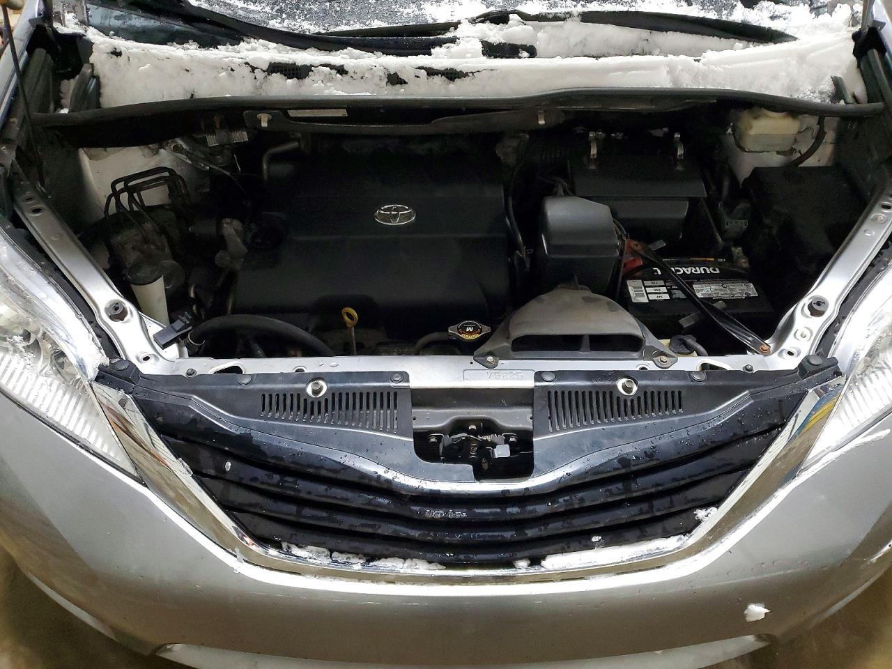 2014 TOYOTA SIENNA LE photo 12