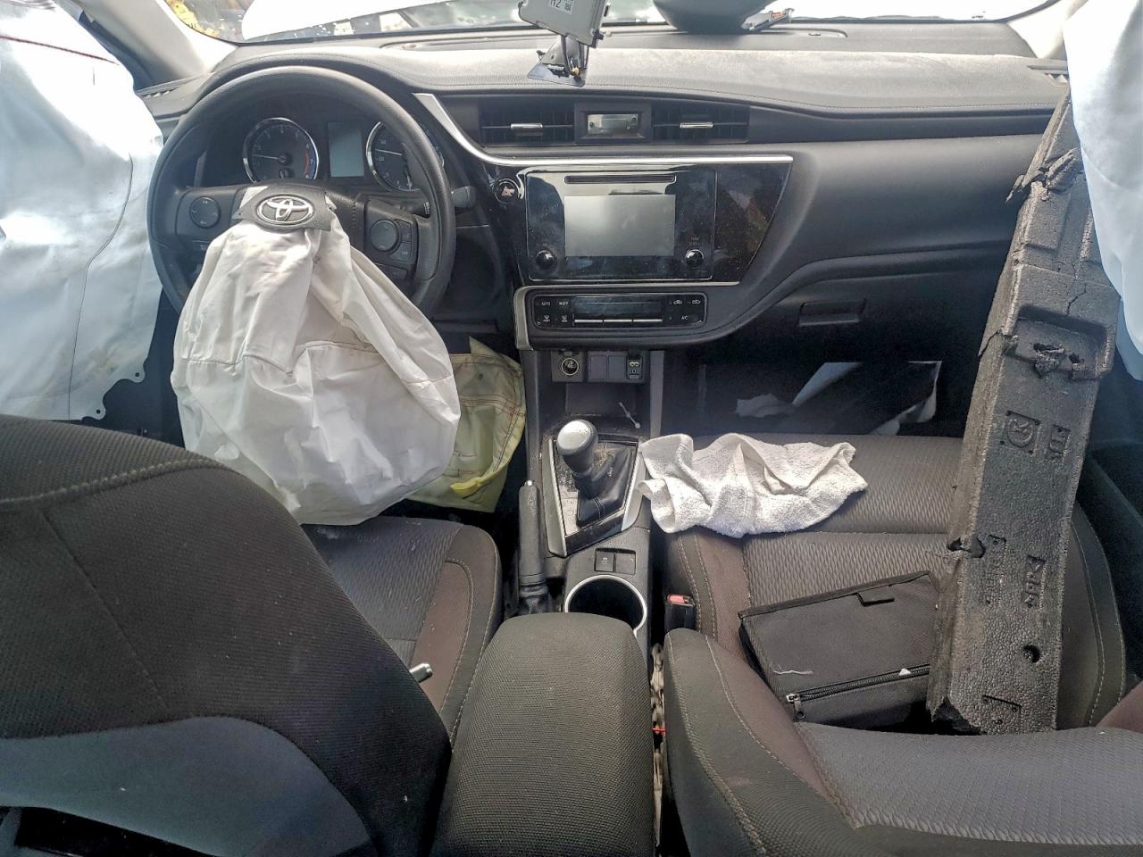 2018 TOYOTA COROLLA L photo 8