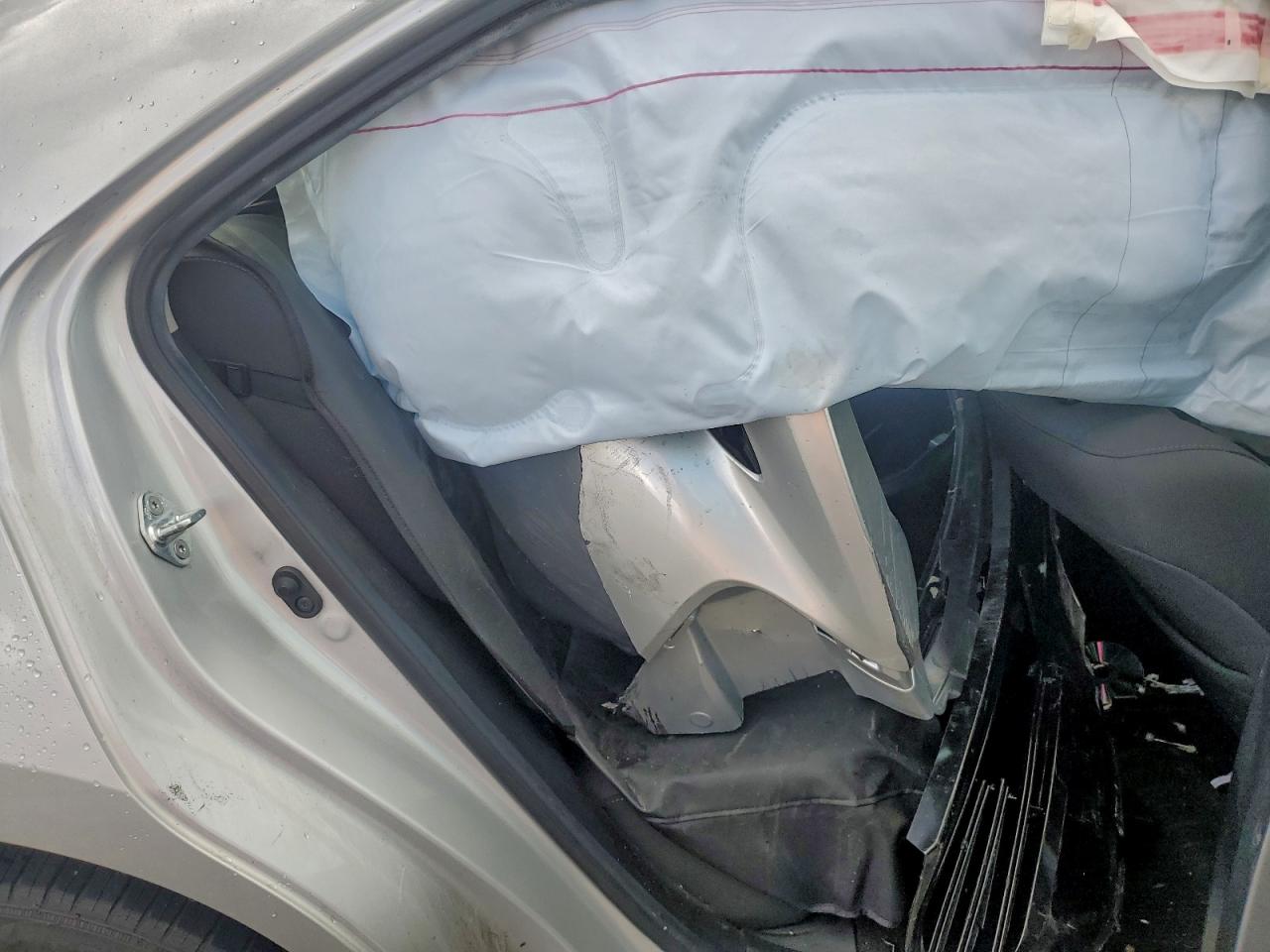 2018 TOYOTA COROLLA L photo 10
